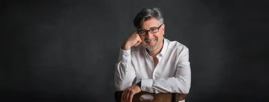 Foto de Mario Pinel, dietista integrativo y coach nutricional experto en pérdida de peso y nutrición personalizada en Madrid.